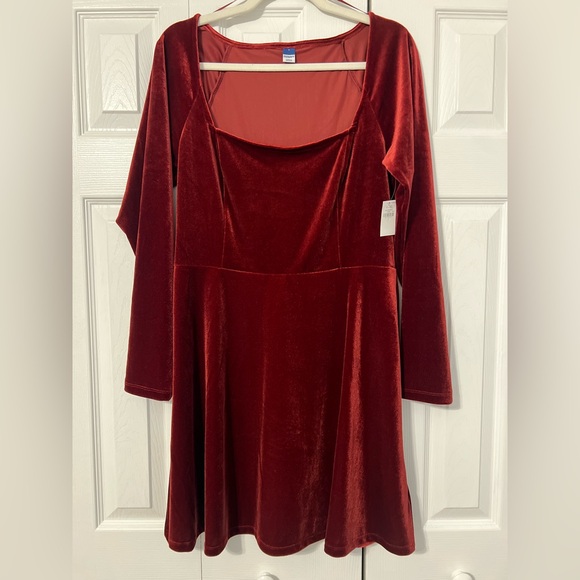 Old Navy Burgundy Velvet Long Sleeve Dress - Picture 5 of 6
